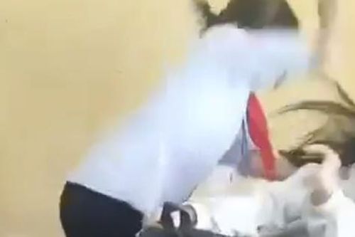 Xác minh và xử lý cá nhân quay clip vụ nữ sinh đánh bạn ở Hậu Giang vì... 'không thích thì đánh'
