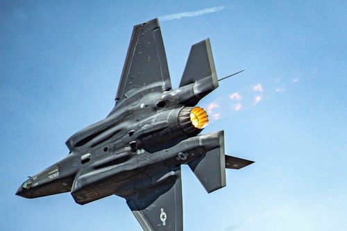 Đại tá NATO: Tiêm kích F-35 Mỹ sẽ phải rút lui nếu đụng độ Su-35 Nga