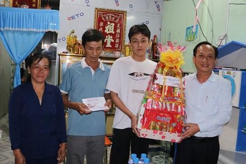 Thanh niên Bạc Liêu hăng hái lên đường nhập ngũ