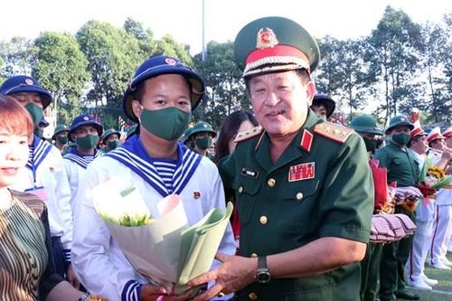 Hơn 16.000 công dân địa bàn Quân khu 7 lên đường nhập ngũ