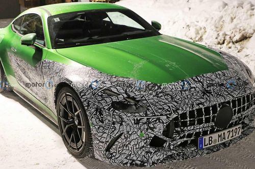 Hé lộ hình ảnh mới nhất của Mercedes AMG GT Coupe