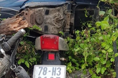Đi xe máy băng qua đường sắt, người đàn ông bị tàu tông tử vong