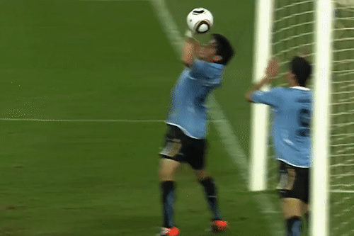 Pha bóng gợi nhớ tiểu xảo của Suarez