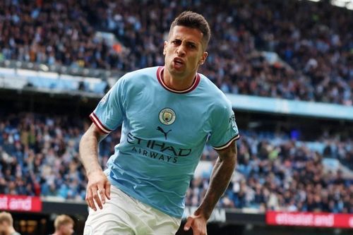 Man City cho Bayern mượn miễn phí Cancelo