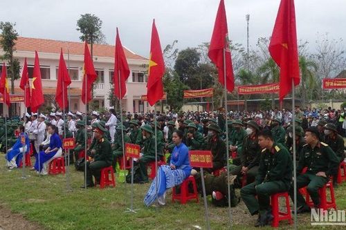 Hơn 2.600 thanh niên Bình Định hăng hái lên đường nhập ngũ