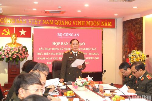 Phát động đợt sinh hoạt chính trị kỷ niệm 75 năm Công an nhân dân học tập, thực hiện 6 điều Bác Hồ dạy