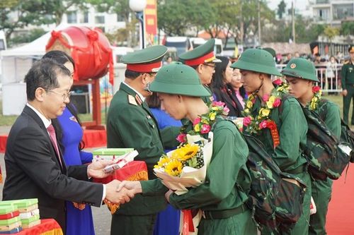 1.308 thanh niên Đà Nẵng nô nức lên đường nhập ngũ