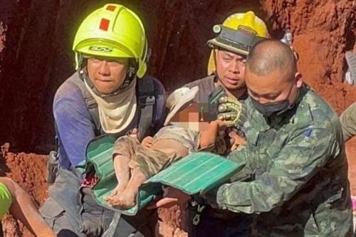 Thái Lan giải cứu bé gái 1 tuổi rơi xuống hố sâu 13 m