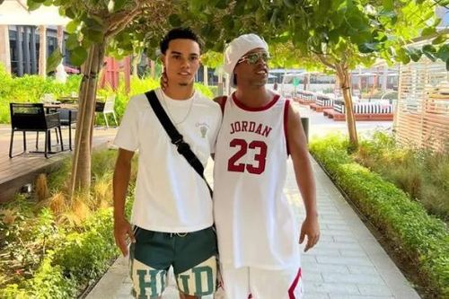 Con trai Ronaldinho gia nhập Học viện đào tạo trứ danh của Barcelona