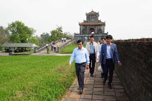 Thừa Thiên Huế sẽ làm cầu gỗ đi vào Đại Nội cho du khách
