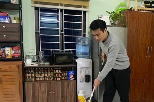 Nhà đổ mồ hôi, quần áo bốc mùi, người dân Hà Nội bỏ trăm triệu đồng để 'đối phó'