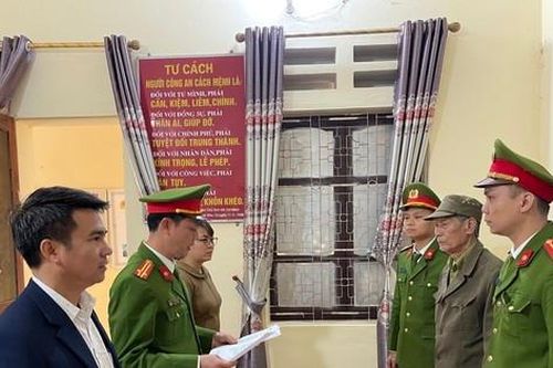 Khởi tố nguyên trưởng thôn bán đất công
