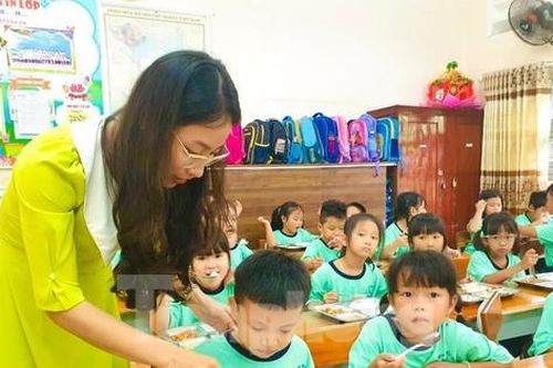 Hàng ngàn giáo viên nghỉ việc, TPHCM bàn cách giữ chân