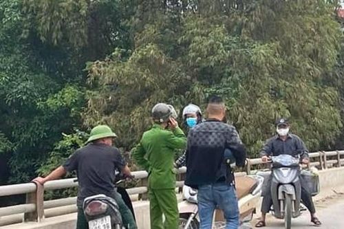 Nam sinh để lại dép và giấy xin lỗi trên cầu rồi... đi chơi khiến cả trăm người hốt hoảng tìm kiếm