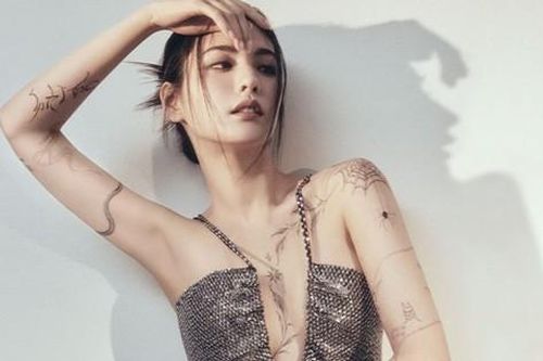 Mỹ nhân Hàn đẹp nhất thế giới khoe hình xăm khắp cơ thể