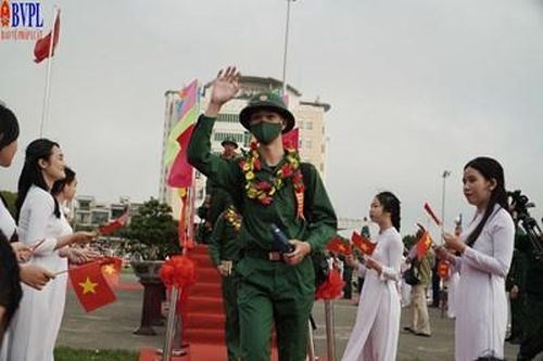 Hơn 1.300 thanh niên ở Đà Nẵng lên đường nhập ngũ
