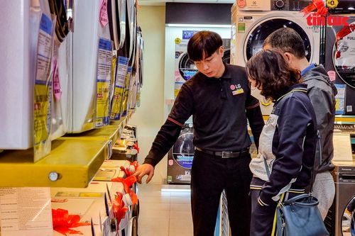 Hà Nội: Thiết bị hút ẩm, sấy khô hút khách những ngày trời nồm