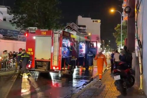 TP Hồ Chí Minh: Cháy tòa nhà văn phòng, nhiều người hoảng loạn bỏ chạy