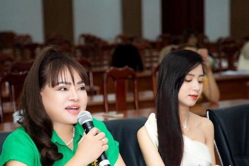 Nghệ nhân Kim hoàn Quốc gia Hồ Thị Thanh Hương giữ vị trí 'ghế nóng' ở Duyên dáng sinh viên Bình Định 2023