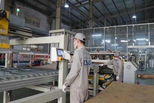 Lợi nhuận của một doanh nghiệp ngành nhựa tụt dốc 99%