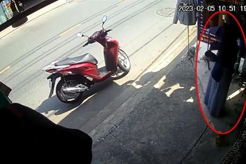 'Quý cô' đi xe trăm triệu ghé cửa hàng thời trang rồi giở trò xấu xí