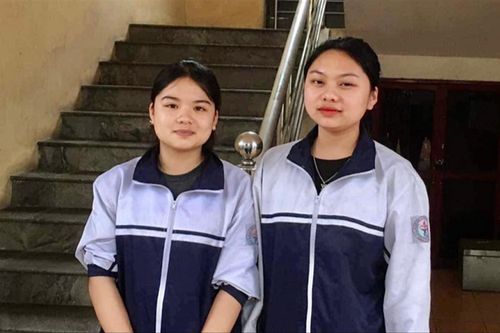 Nhặt được chiếc túi đựng 70 triệu đồng, nữ sinh có hành động đáng khen ngợi