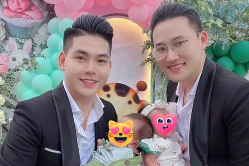 Vừa hạnh phúc đón cặp song sinh, Hà Trí Quang và bạn trai đồng giới tiếp tục khoe tin vui về tổ ấm