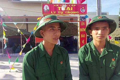 Bình Thuận: Hai anh em sinh đôi cùng tham gia nhập ngũ