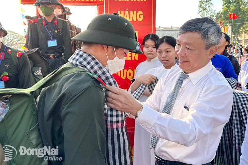 Hơn 3,1 ngàn thanh niên Đồng Nai hăng hái lên đường nhập ngũ.