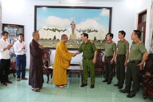 Gia Lai: Chùa Bửu Minh thăm, cảm ơn lãnh đạo Công an tỉnh
