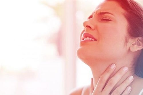 Người phụ nữ phát hiện ung thư từ triệu chứng tưởng như viêm họng