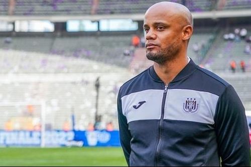 HLV trưởng Burnley 'khó chịu' trước những chỉ trích về Man City