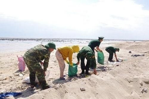 15 nghìn bao thuốc lá 'lạ' trôi dạt vào bãi biển Ninh Thuận
