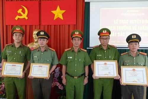 Làm giả quyết định đầu tư dự án 1.370 héc ta để lừa đảo 10 tỷ đồng