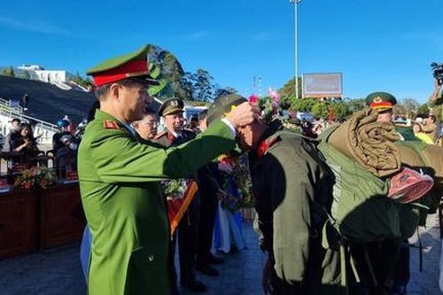 Trung tướng Nguyễn Duy Ngọc dự ngày hội tòng quân ở Lâm Đồng