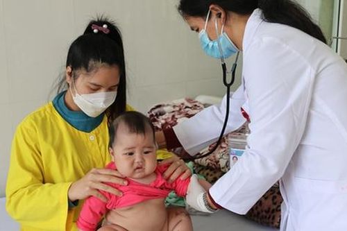 Cứu bé 6 tháng tuổi nguy kịch do viêm não mô cầu
