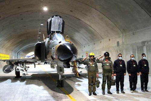 Iran hé lộ căn cứ không quân dưới lòng đất với sự xuất hiện của tiêm kích Mỹ