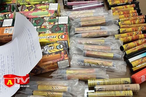 Mang thuốc lá điện tử chứa chất ma túy từ nội đô về ngoại thành tiêu thụ