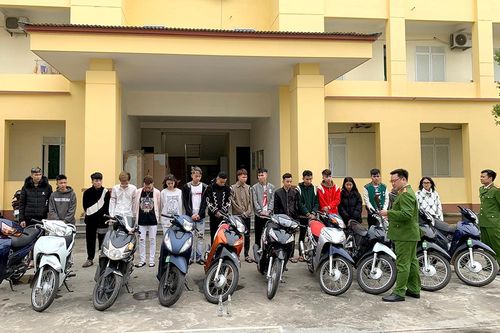Nhóm 'trẻ trâu' mang hung khí, dàn trận chơi trò 'ngăn sông, cấm chợ'