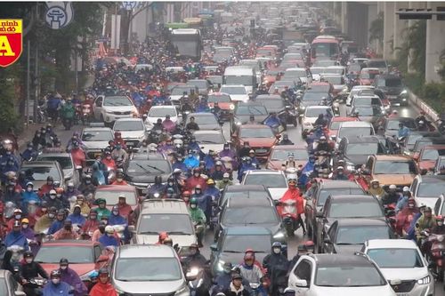 Mưa phùn khiến giao thông một số tuyến đường Thủ đô rối loạn