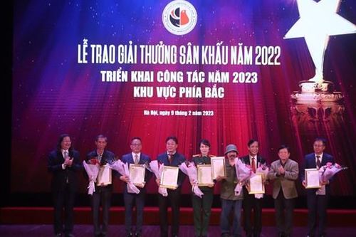 Nhìn lại một năm của sân khấu Việt