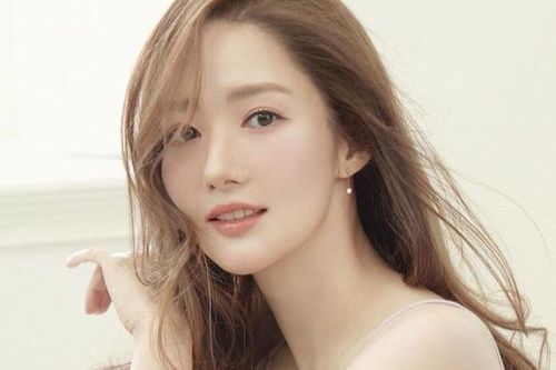 Park Min Young trở lại sau khi chia tay đại gia tiền số