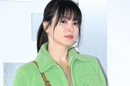 Song Hye Kyo thu hút sự chú ý