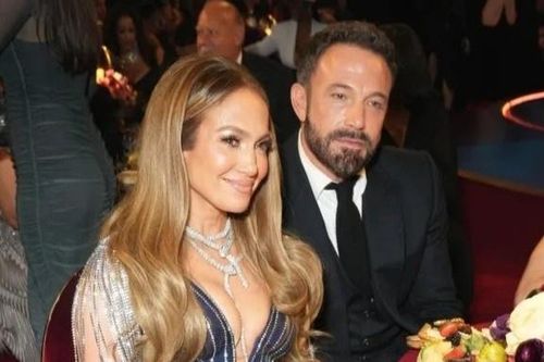 Vì sao Ben Affleck luôn có vẻ ngoài khốn khổ