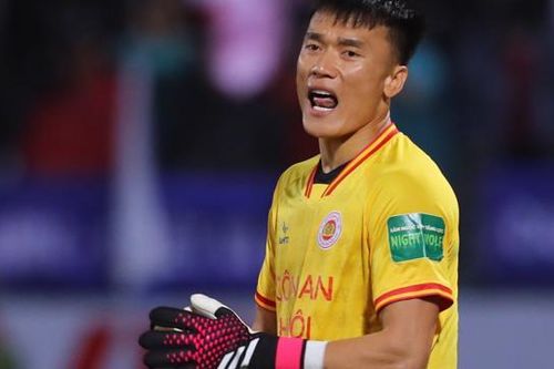 Tiến Dũng mắc sai lầm, Văn Quyết giúp Hà Nội FC đánh bại CA Hà Nội