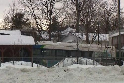 Đâm xe buýt vào nhà trẻ ở Canada, ít nhất 2 trẻ em thiệt mạng