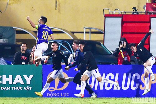 Văn Quyết lập cú đúp trong trận đấu gặp Công an Hà Nội
