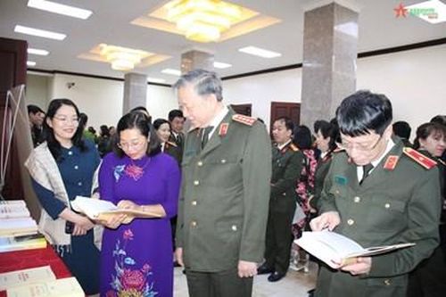 Tọa đàm về cuốn sách phòng chống tham nhũng, tiêu cực của Tổng Bí thư