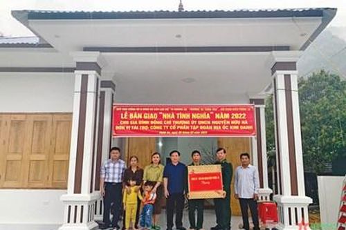 Bàn giao nhà tình nghĩa cho quân nhân có hoàn cảnh khó khăn
