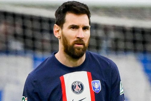 Messi 'mắt ngờ nghệch' nhìn PSG dừng cuộc chơi
